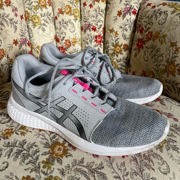 ASICS Women’s Running Shoe Size 7.5 Grey Pink Outdoor Activewear Sporty Athletic - Picture 1 of 7
